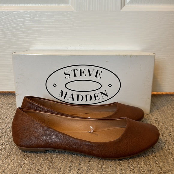 Steve Madden Women's Flats - Picture 2 of 6